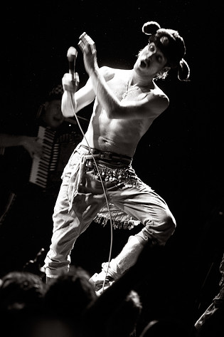 2006-11-23 - Gogol Bordello från Mejeriet, Lund