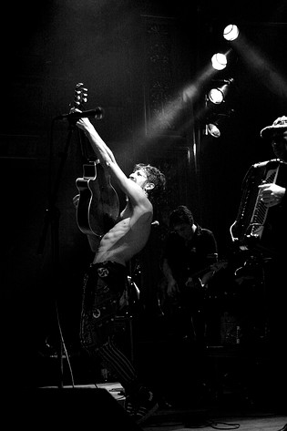 2006-11-25 - Gogol Bordello från Berns, Stockholm