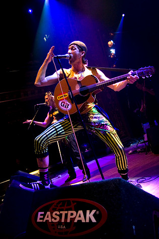 2006-11-25 - Gogol Bordello från Berns, Stockholm