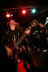 2006-11-30 - The (International) Noise Conspiracy från Guitars, Umeå