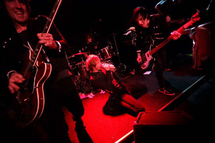 2006-11-30 - The (International) Noise Conspiracy från Guitars, Umeå