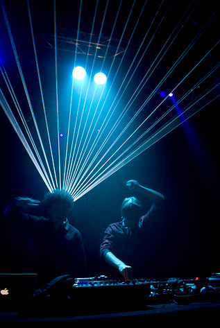 2007-03-01 - Simian Mobile Disco från Debaser Medis, Stockholm