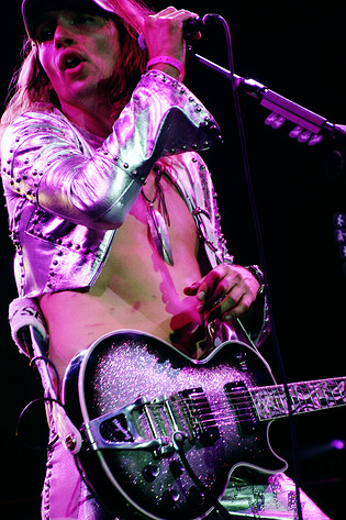 2004-07-29 - The Darkness från Storsjöyran, Östersund