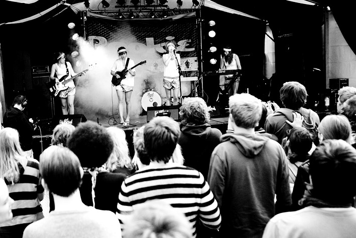 2007-06-15 - Those Dancing Days från Hultsfredsfestivalen, Hultsfred