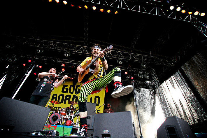 2007-07-01 - Gogol Bordello från Pier Pressure, Göteborg