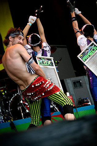 2007-07-01 - Gogol Bordello från Pier Pressure, Göteborg
