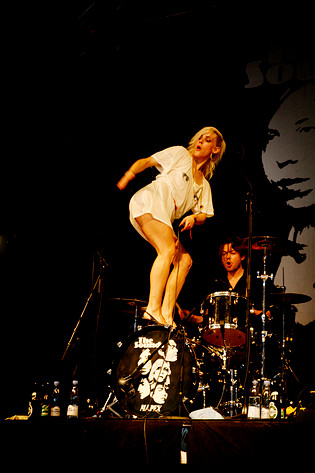 2007-07-06 - The Sounds från Roskildefestivalen, Roskilde