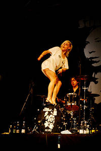 2007-07-06 - The Sounds från Roskildefestivalen, Roskilde