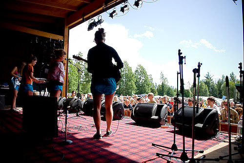 2007-07-27 - Those Dancing Days från Emmabodafestivalen, Emmaboda