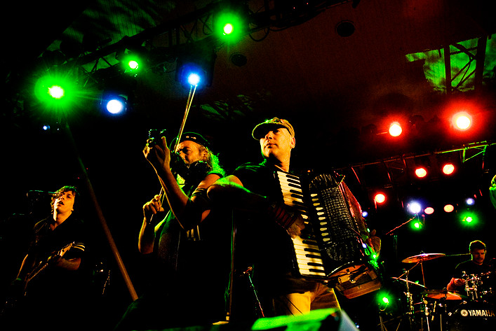 2007-07-25 - Gogol Bordello från Storsjöyran, Östersund