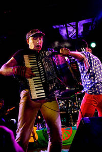 2007-07-25 - Gogol Bordello från Storsjöyran, Östersund