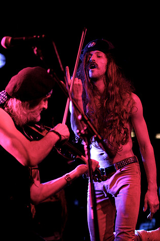 2007-11-29 - Gogol Bordello från Chalmers, Göteborg