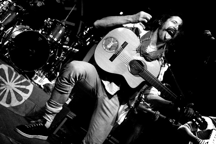 2007-11-29 - Gogol Bordello från Chalmers, Göteborg