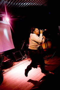 2007-11-30 - Ayesha från Digital Tone Festival, Umeå
