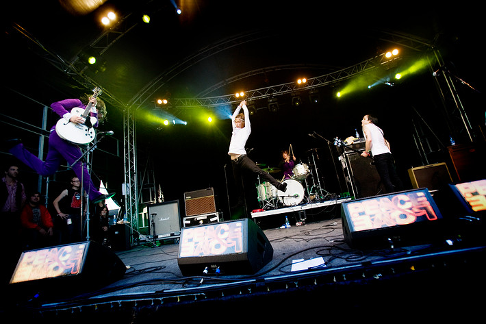 2008-06-28 - The (International) Noise Conspiracy från Peace & Love, Borlänge