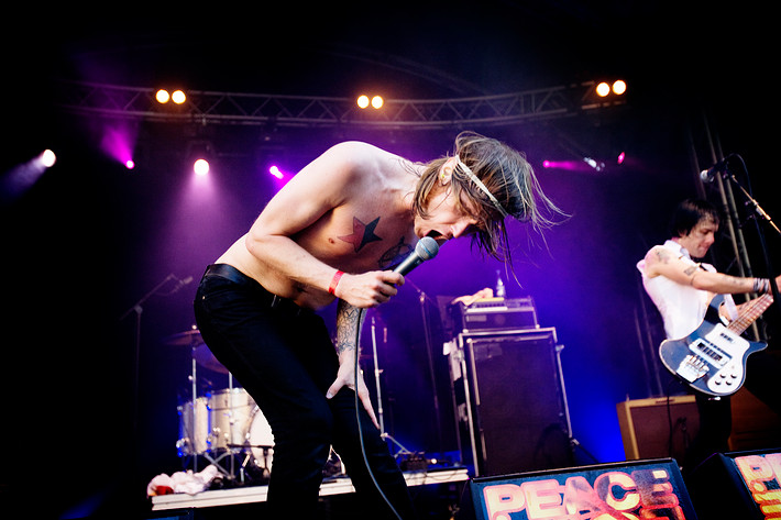 2008-06-28 - The (International) Noise Conspiracy från Peace & Love, Borlänge