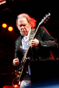 2008-07-05 - Neil Young från Roskildefestivalen, Roskilde