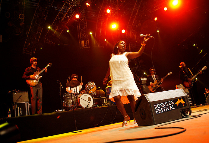 2008-07-06 - Sharon Jones & the Dap-Kings från Roskildefestivalen, Roskilde