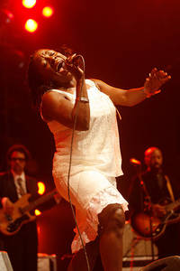 2008-07-06 - Sharon Jones & the Dap-Kings från Roskildefestivalen, Roskilde