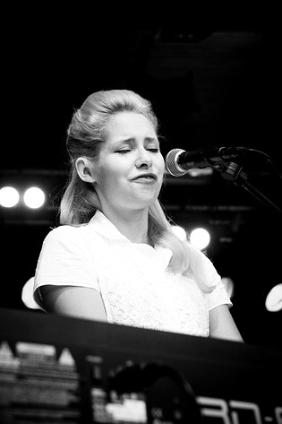 2008-07-31 - Nellie McKay från Emmabodafestivalen, Emmaboda