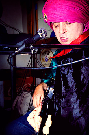 2009-01-17 - The King Khan & BBQ Show från Bröderna Olssons, Stockholm
