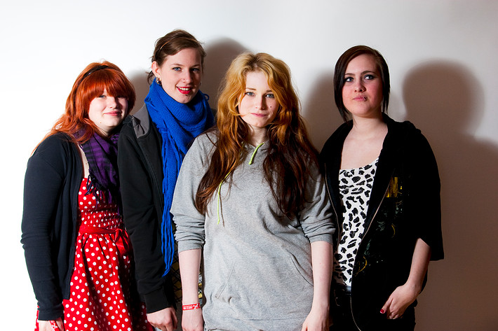 2009-04-11 - Rockfotostudion från Idrottshallen, Vänersborg