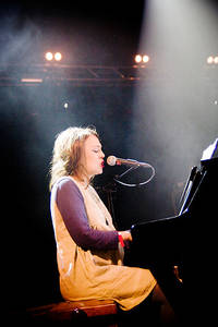 2009-04-11 - Marit Bergman från Idrottshallen, Vänersborg