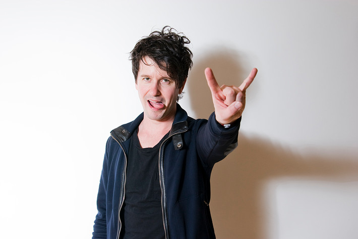 2009-04-11 - Rockfotostudion från Idrottshallen, Vänersborg