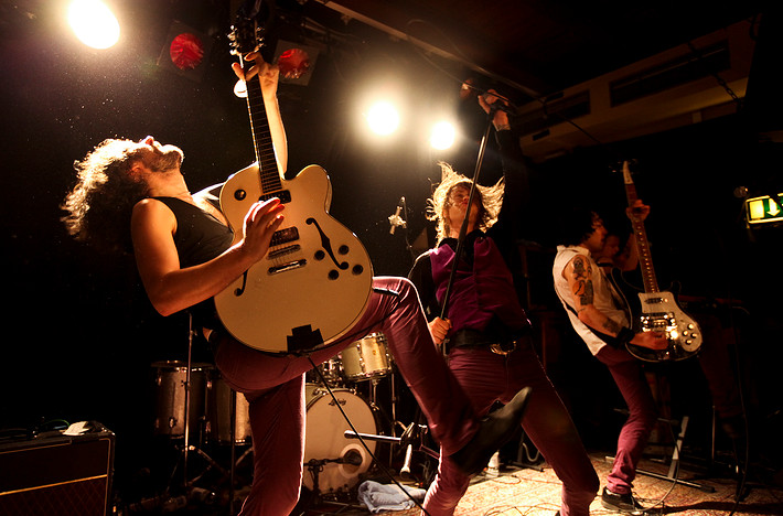 2009-05-16 - The (International) Noise Conspiracy från Guitars, Umeå