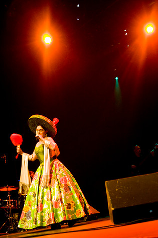 2009-05-08 - Astrid Hadad från Södra Teatern, Stockholm