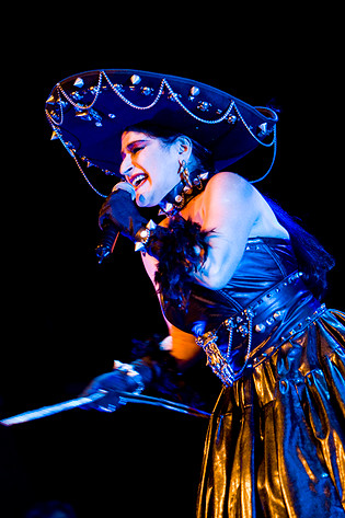 2009-05-08 - Astrid Hadad från Södra Teatern, Stockholm