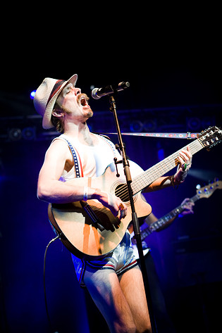 2009-06-26 - Hägga & The Thieves From The North från Peace & Love, Borlänge