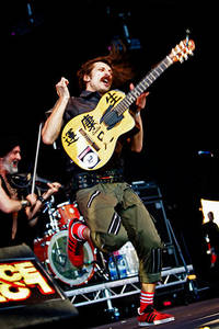 2009-06-26 - Gogol Bordello från Peace & Love, Borlänge