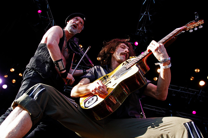 2009-06-26 - Gogol Bordello från Peace & Love, Borlänge