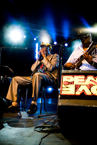 2009-06-27 - Mojo Buford & Jimi Smith från Peace & Love, Borlänge