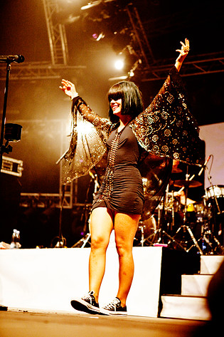2009-07-04 - Lily Allen från Roskildefestivalen, Roskilde