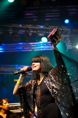 2009-07-04 - Lily Allen från Roskildefestivalen, Roskilde