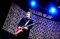 2009-07-09 - Peter Bjorn & John från Hultsfredsfestivalen, Hultsfred