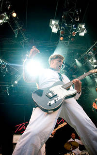 2009-07-18 - The Hives från Sonisphere, Hultsfred