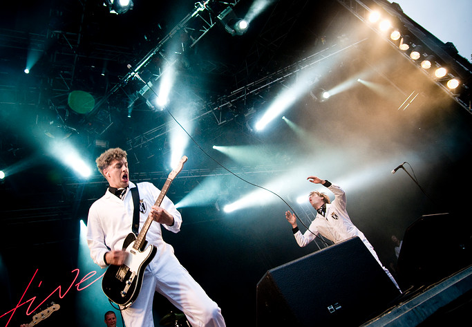 2009-07-18 - The Hives från Sonisphere, Hultsfred