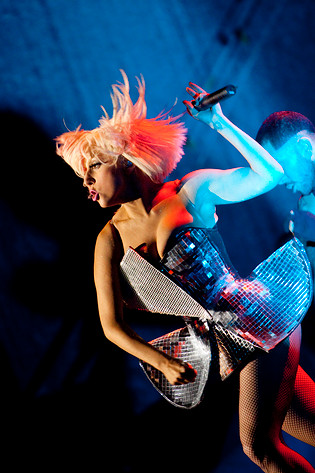 2009-07-31 - Lady Gaga från Storsjöyran, Östersund