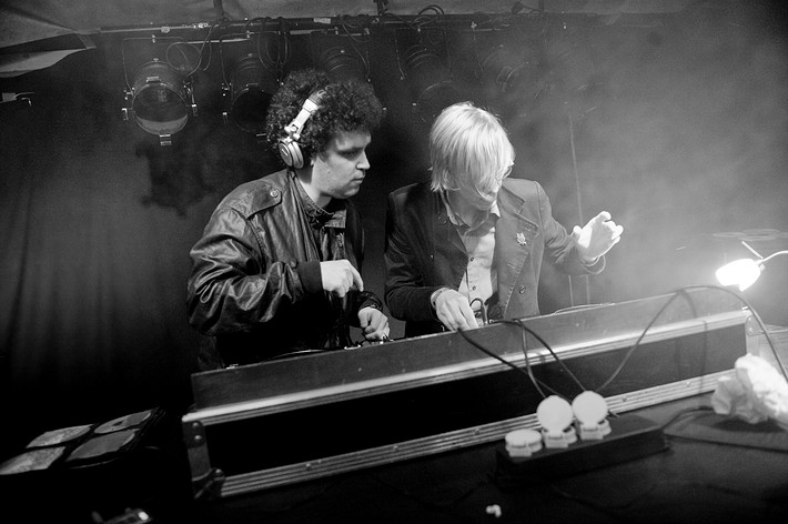 2009-07-30 - Simian Mobile Disco från Emmabodafestivalen, Emmaboda