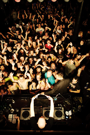 2009-08-13 - Infected Mushroom från Clustret, Stockholm