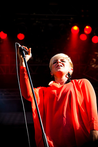 2009-08-14 - Robyn från Way Out West, Göteborg