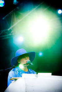 2009-08-15 - Jenny Wilson från Way Out West, Göteborg
