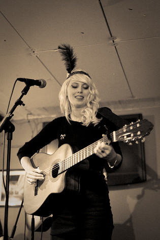 2009-10-20 - Amanda Jenssen från Pet Sounds Bar, Stockholm