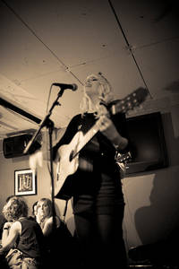 2009-10-20 - Amanda Jenssen från Pet Sounds Bar, Stockholm