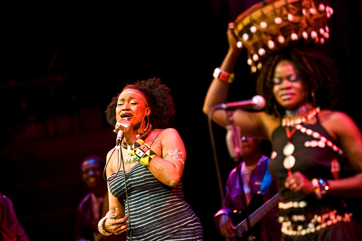 2009-11-06 - Oumou Sangaré från Konserthuset, Stockholm