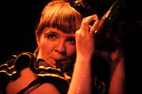 2009-11-19 - Kira Kira från The Lexington, London