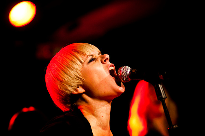 2009-12-18 - The Bombettes från Guitars, Umeå